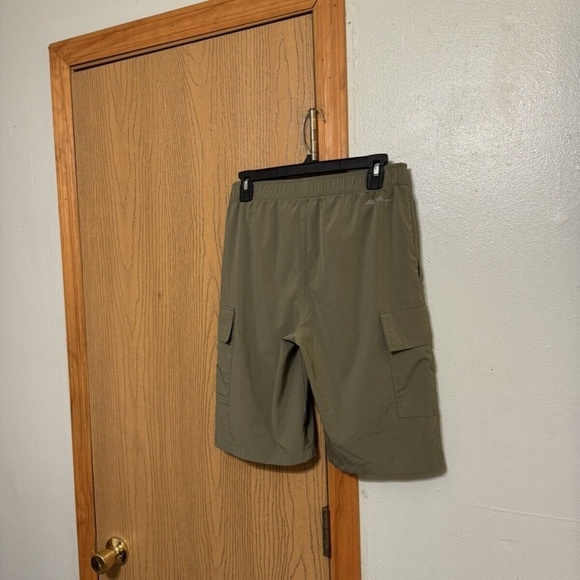 Eddie Bauer Boy's XL Solid Green w/Drawstrings Pull-On Cargo Tech Shorts - EUC - Picture 3 of 4
